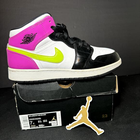 Size 7 - Nike Air Jordan 1 Mid SE GS Cyber Active Fuchsia Men's Shoes - Picture 1 of 10